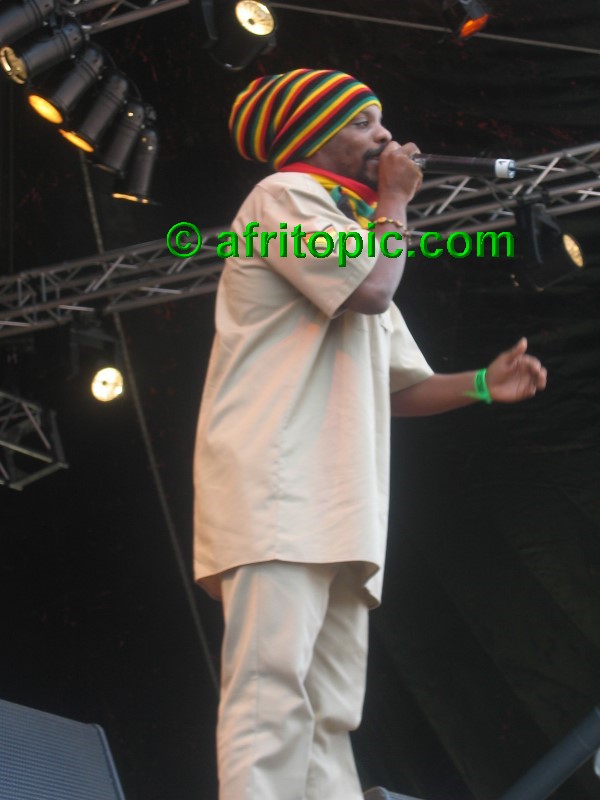 ../Images/Summerjam2005_4 120.jpg